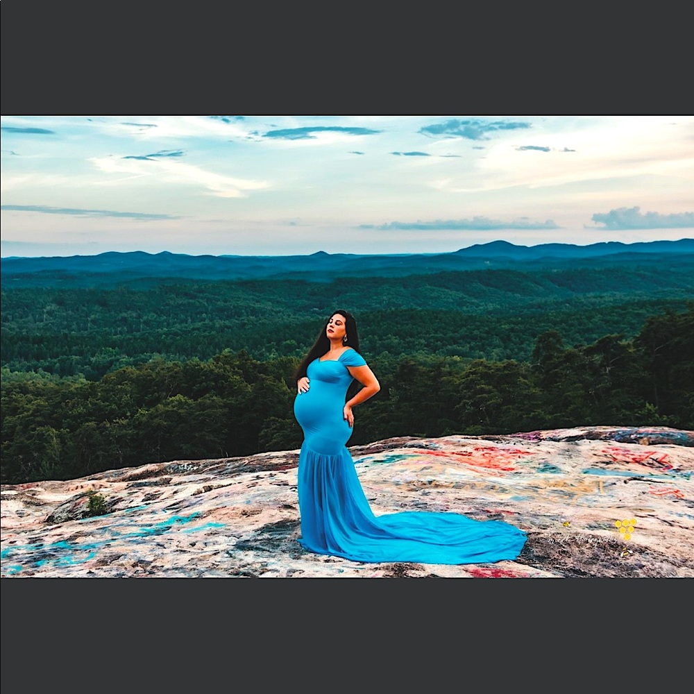 Size Large maternity dress worn once for pictures- in perfect condition